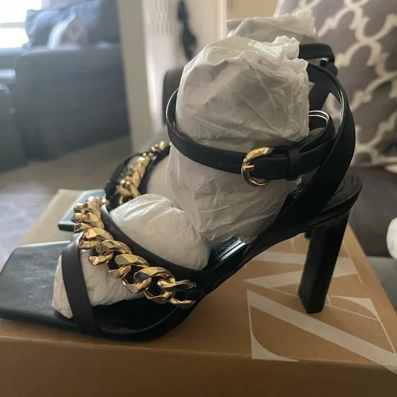 HEELED LEATHER SANDALS WITH CHAIN DETAIL - Picture 8 of 12